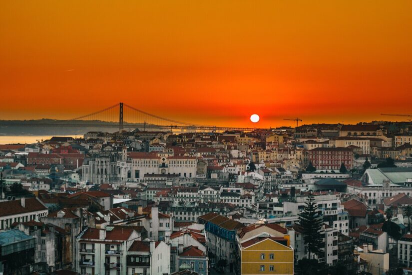 sunset-in-lisbon_t20_x24r11